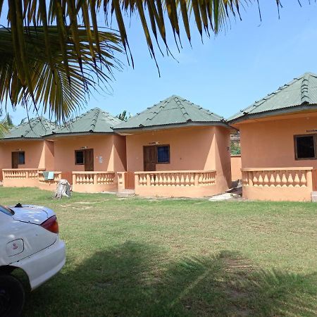 Comfort Beach Resort Biriwa Extérieur photo