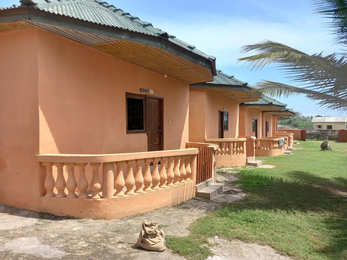 Comfort Beach Resort Biriwa Extérieur photo