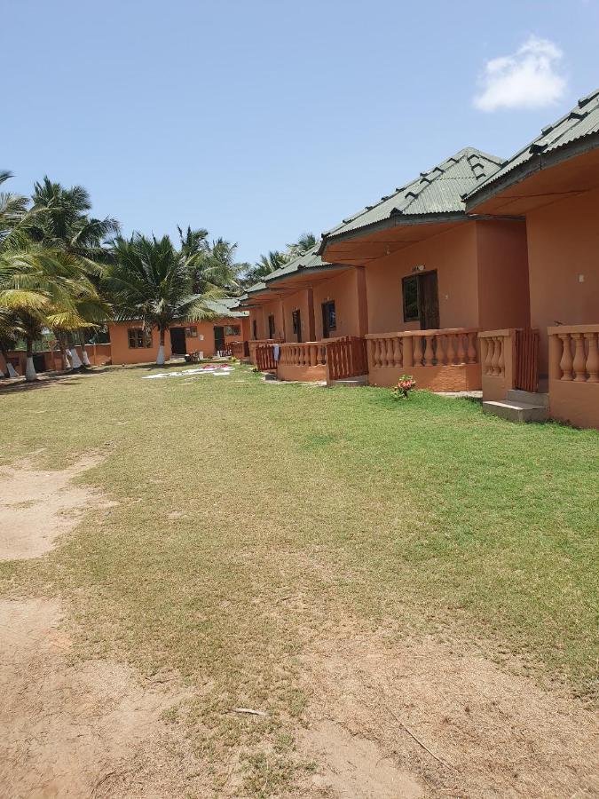Comfort Beach Resort Biriwa Extérieur photo