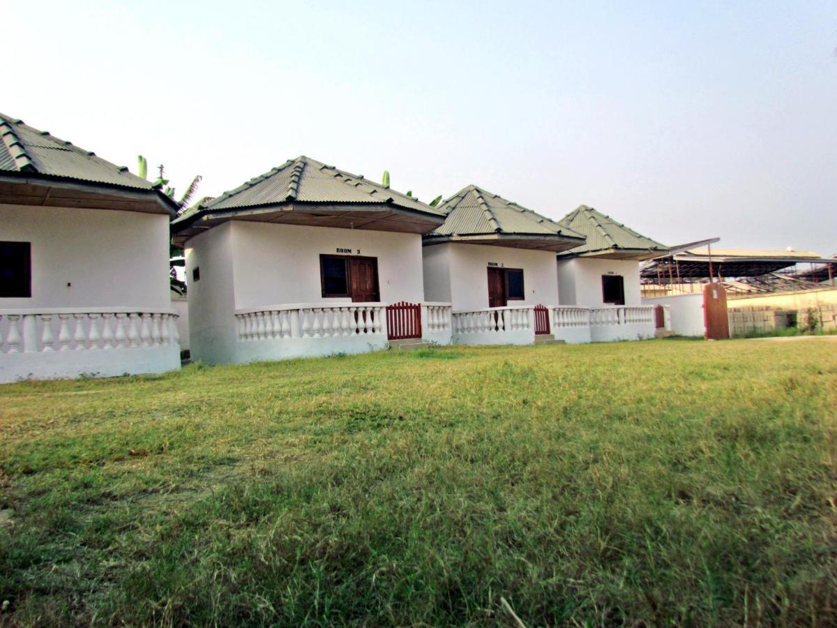Comfort Beach Resort Biriwa Extérieur photo