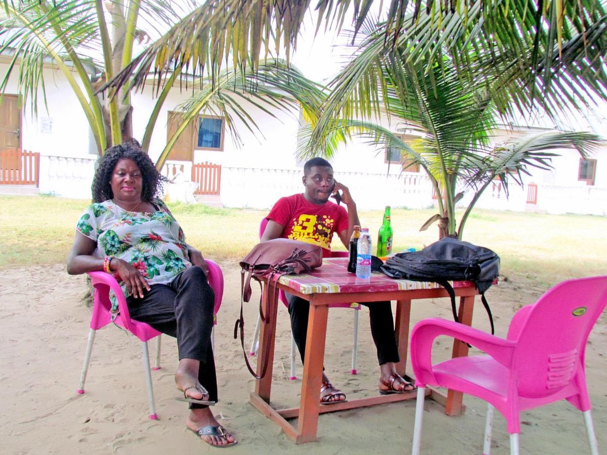 Comfort Beach Resort Biriwa Extérieur photo